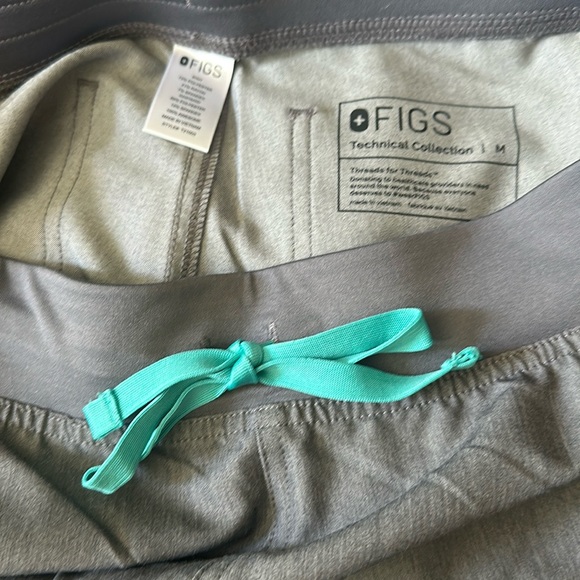 FIGS Livingston Women’s Scrub Pants.  Size M Graphite - Picture 2 of 6